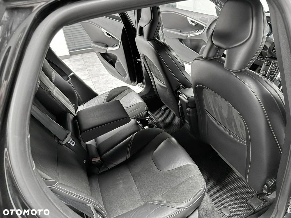Volvo V40 D3 Drive-E SCR R-Design Momentum - 25