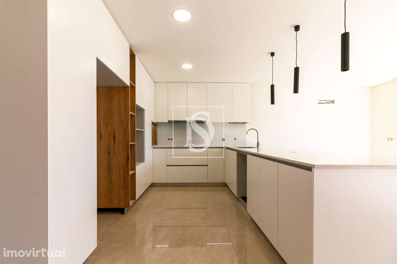 Moradia Geminada T4 com 2 Suites em Palmeira, Braga - Grande imagem: 4/40