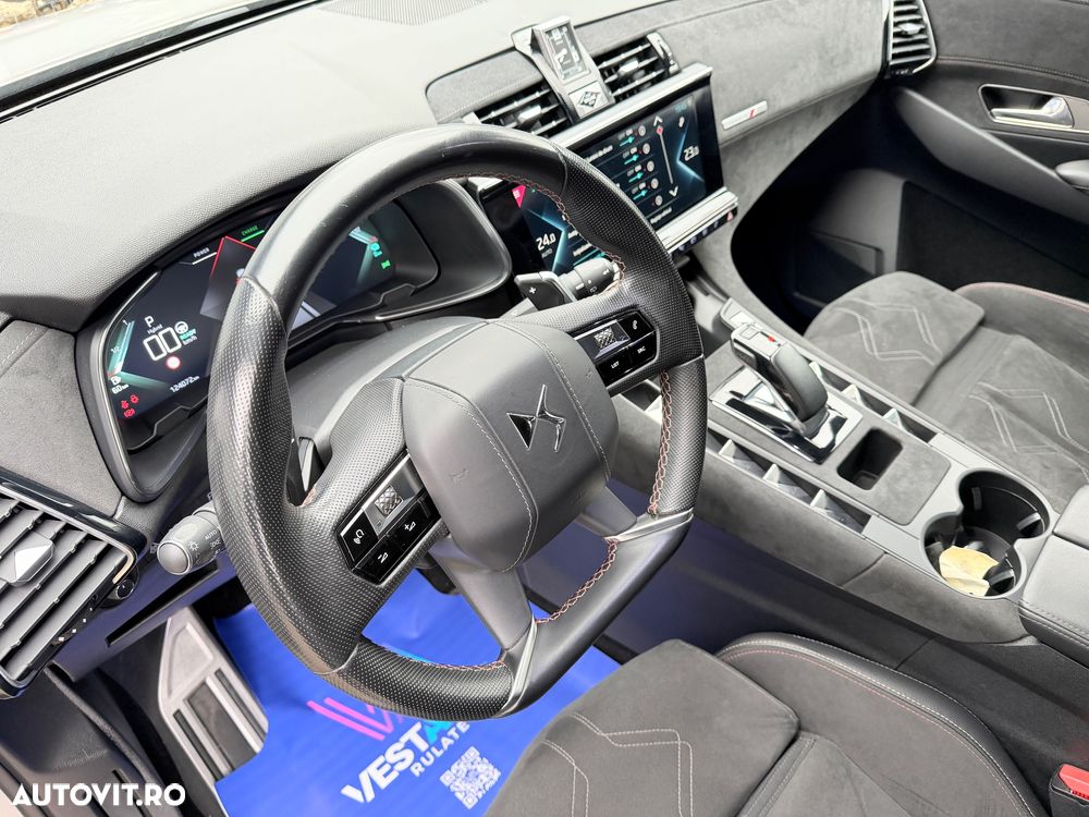 DS Automobiles DS 7 Crossback 1.6 PHeV AWD 300 EAT8 PERFORMANCE LINE + - 32