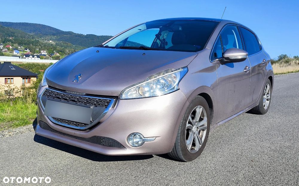 Peugeot 208 2012 photo 2