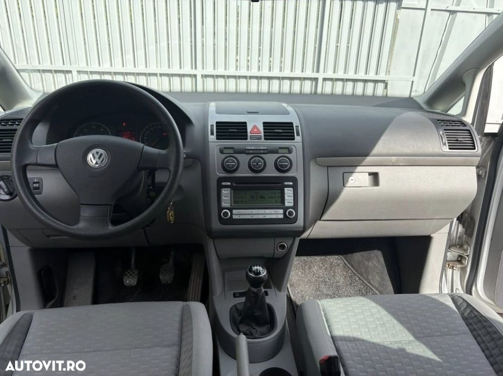 Volkswagen Touran - 4