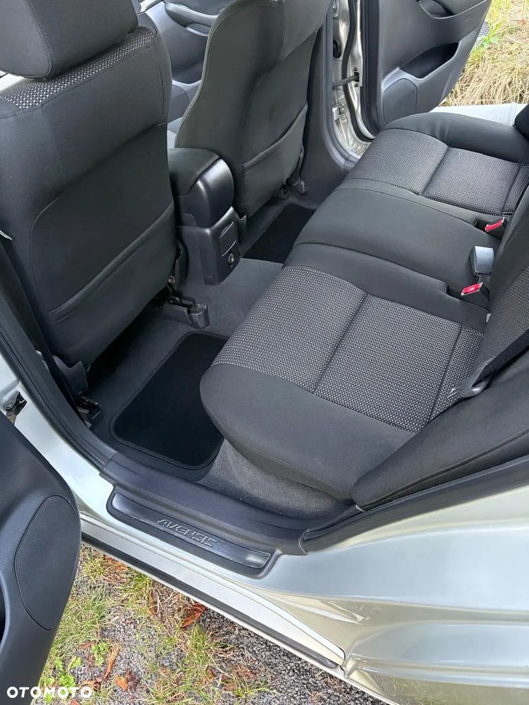 Toyota Avensis - 8