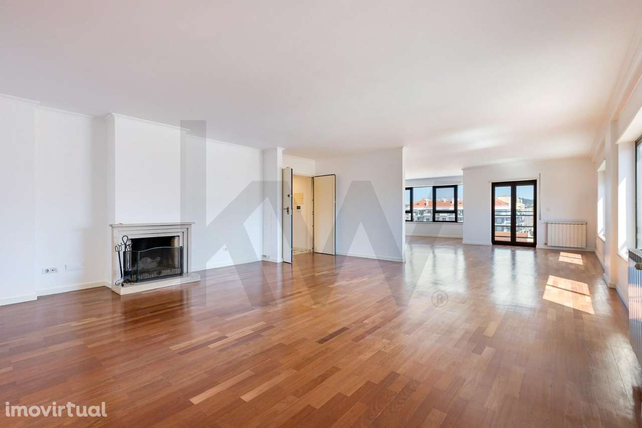 ESPAÇOSO T5 COM DUAS ALAS E ACESSO PRIVADO POR ELEVADOR NO CENTRO DE T - Grande imagem: 4/36