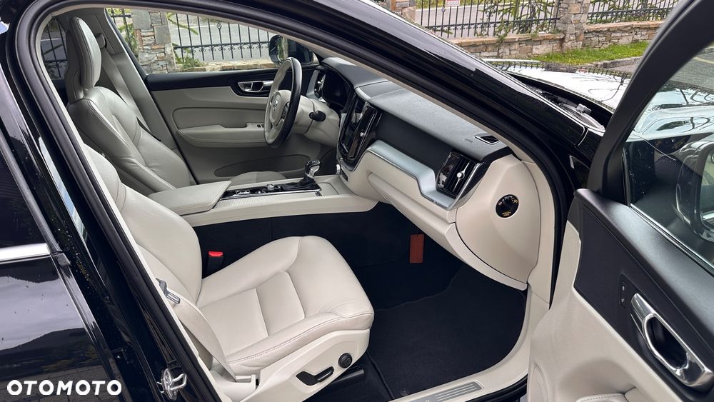 Volvo XC 60 D4 AWD Momentum - 24