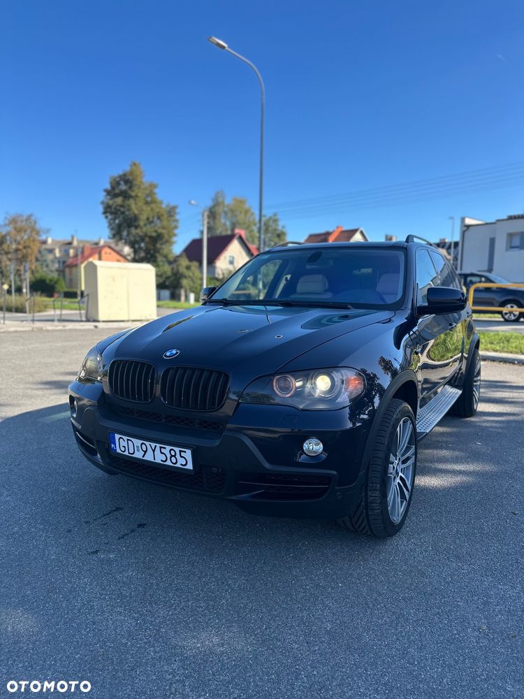 BMW X5 4.8i - 5