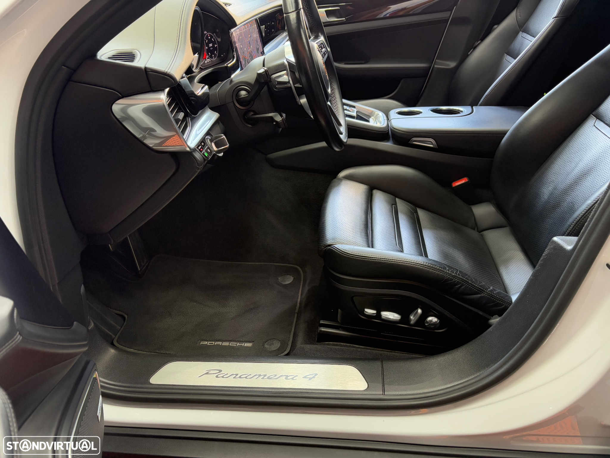 Porsche Panamera 4 E-Hybrid - 34