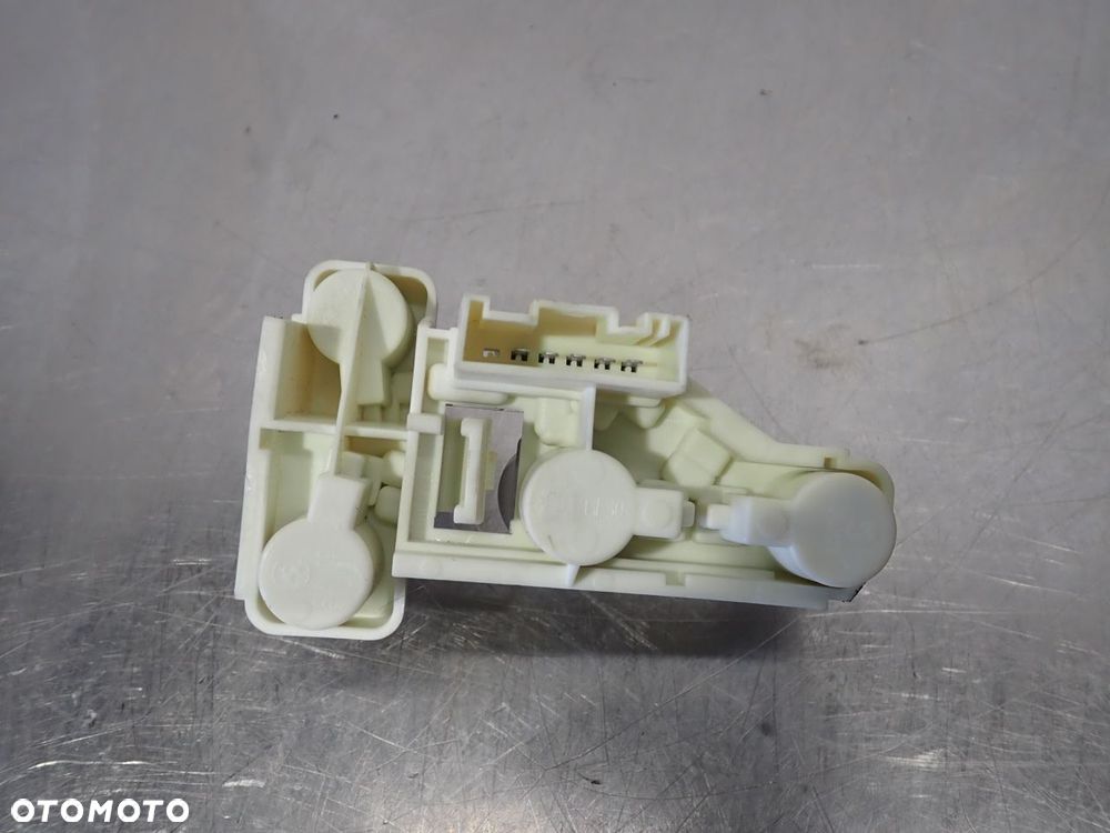 WKŁAD LAMPY LEWY TYŁ BMW E91 - 4