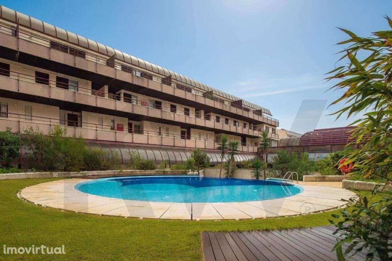 Duplex de Prestígio em Condomínio no Estoril: Onde a Sofisticação Enco - Grande imagem: 3/56