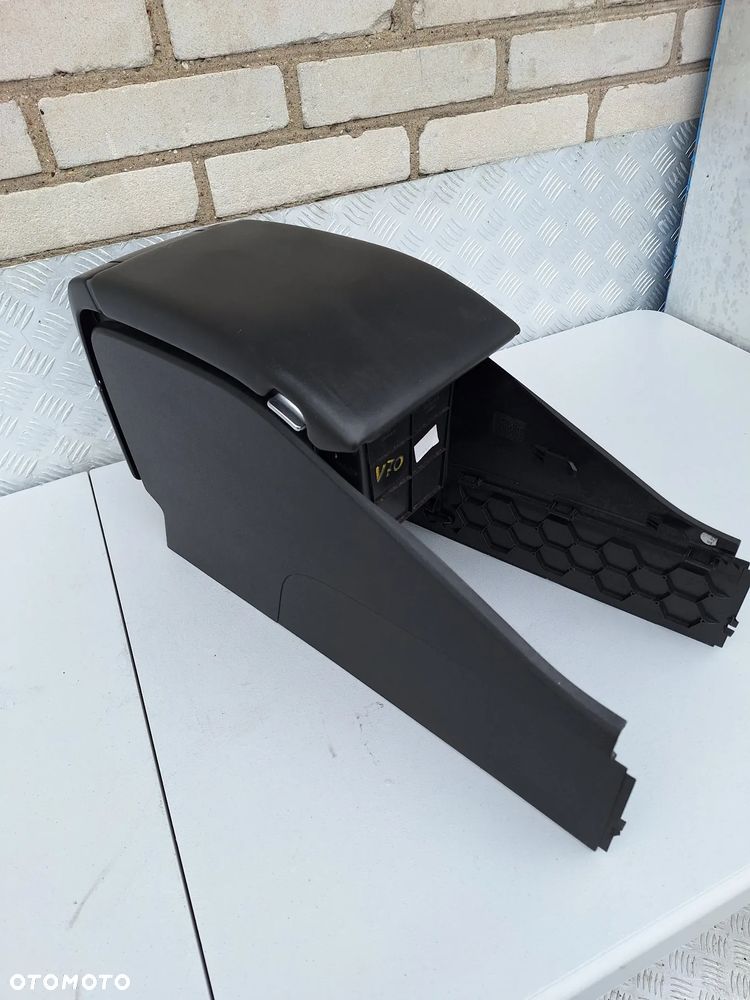 PODŁOKIETNIK TUNEL VOLVO V70 - 1