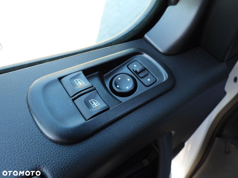 Renault MASTER PLANDEKA WINDA 9 PALET WEBASTO TEMPOMAT LEDY PNEUMATYKA KLIMATYZACJA  165KM - 31