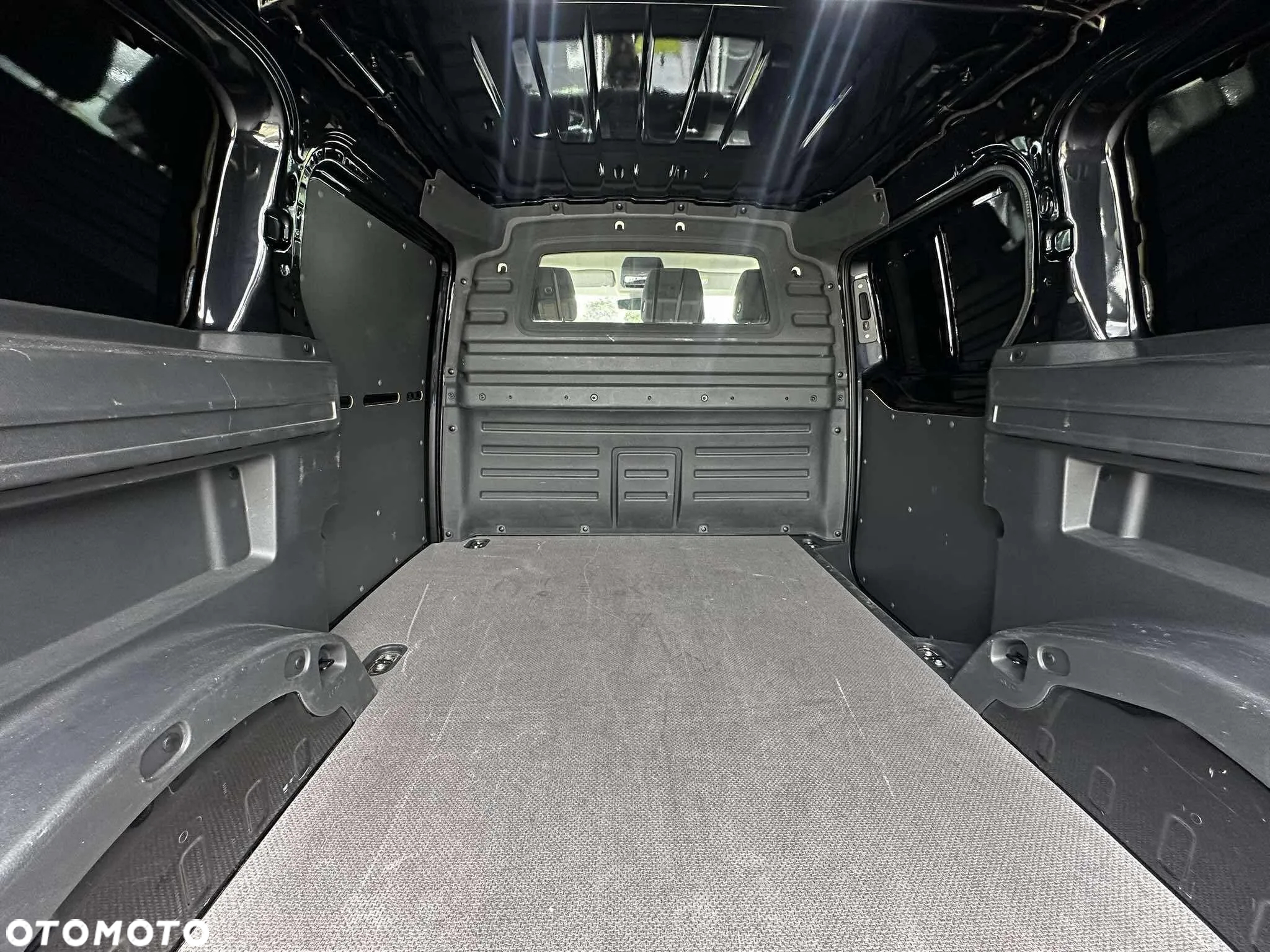 Volkswagen ID BUZZ Cargo - 12