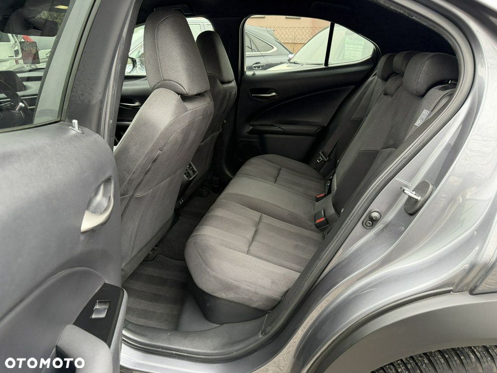 Lexus UX - 8