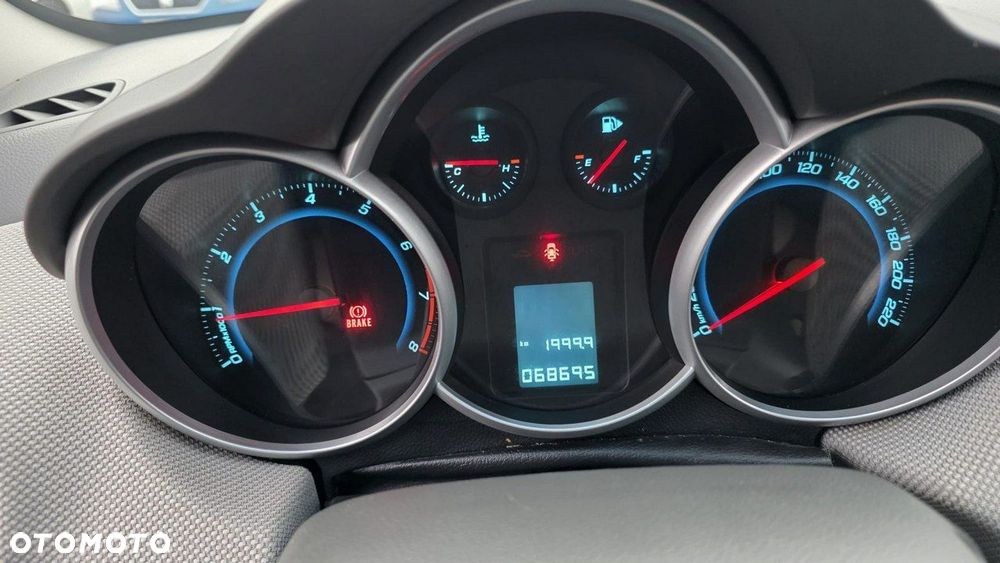 Chevrolet Cruze - 12