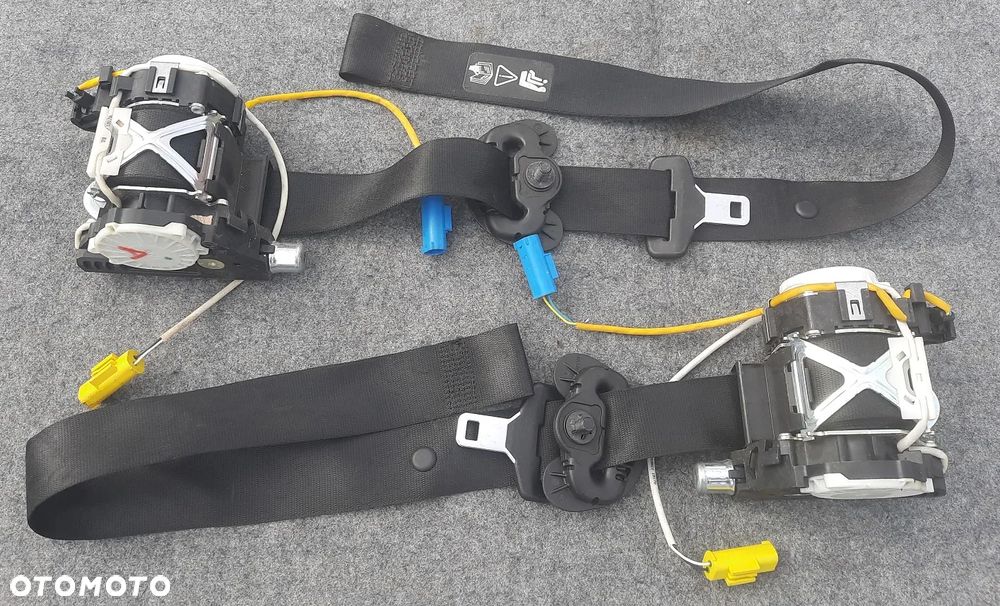 BMW E92 Coupe USA pasy przód napinacze pasów 2szt - 1