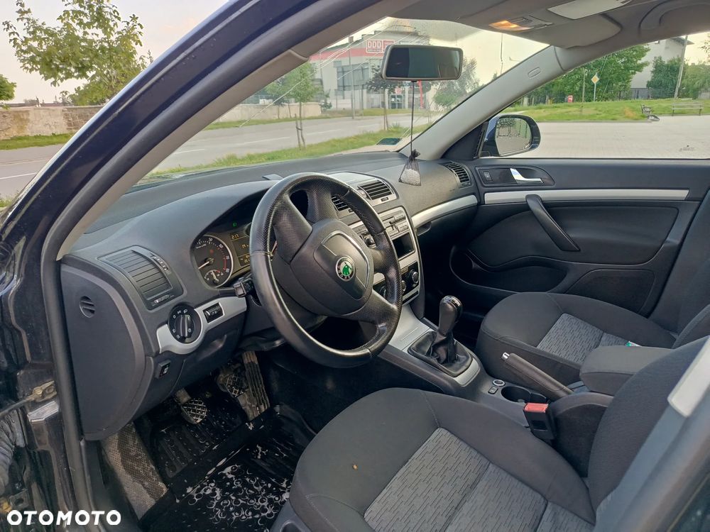 Skoda Octavia 1.6 Ambiente - 8