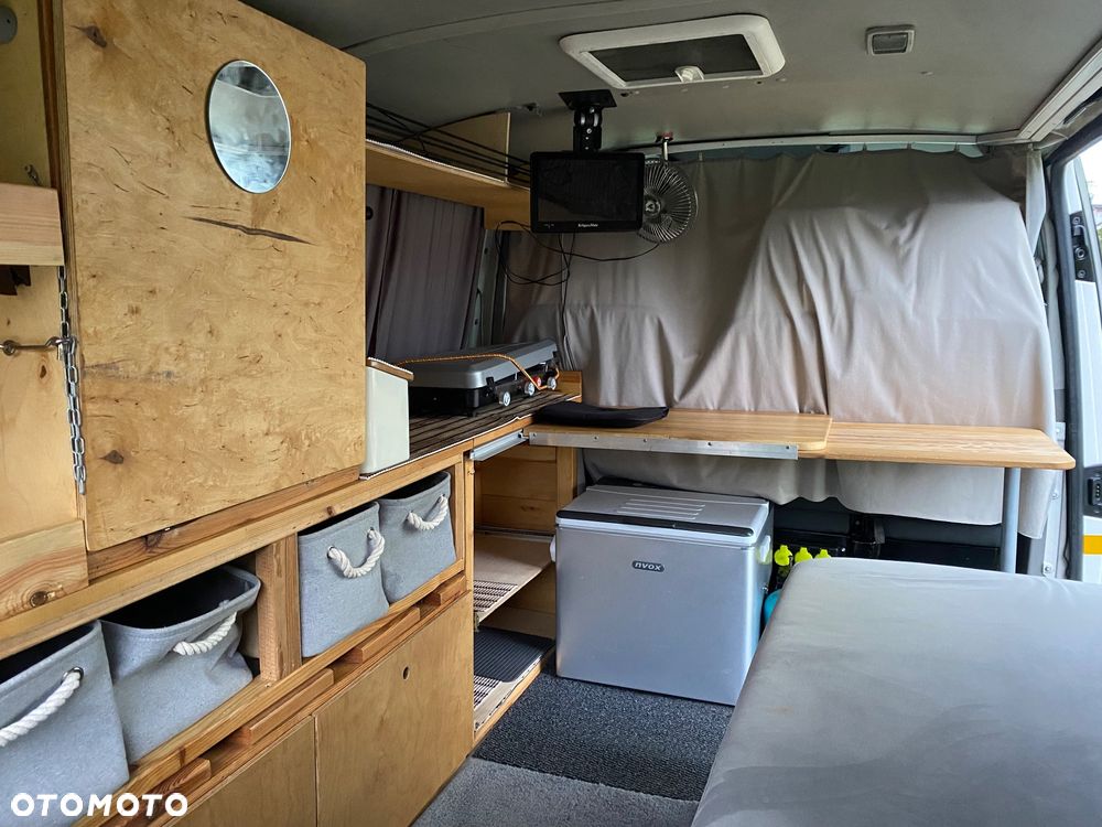 Volkswagen Transporter - 12