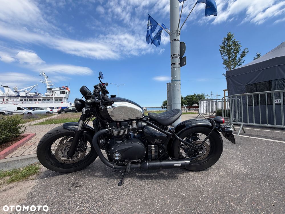 Triumph Bonneville Bobber - 2