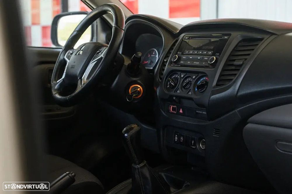 Mitsubishi L200 2.4 DI-D CD Invite 4WD - 19