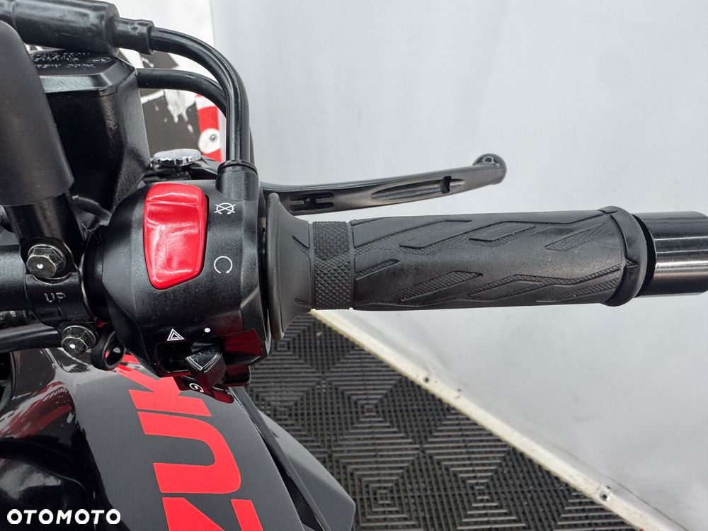 Suzuki GSX - 27