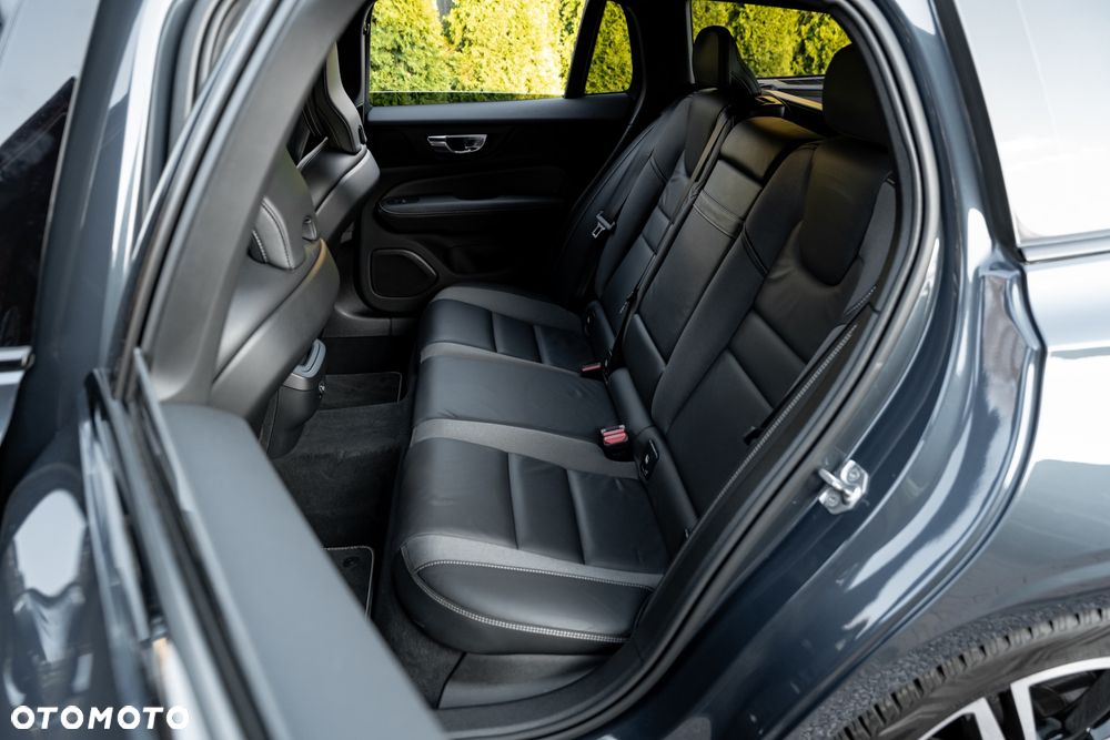 Volvo V60 B5 B R-Design - 19