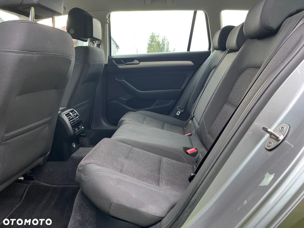 Volkswagen Passat Variant - 21