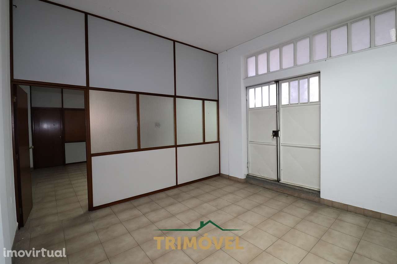 Armazém no Centro de Oliveira de Azeméis - Grande imagem: 4/15