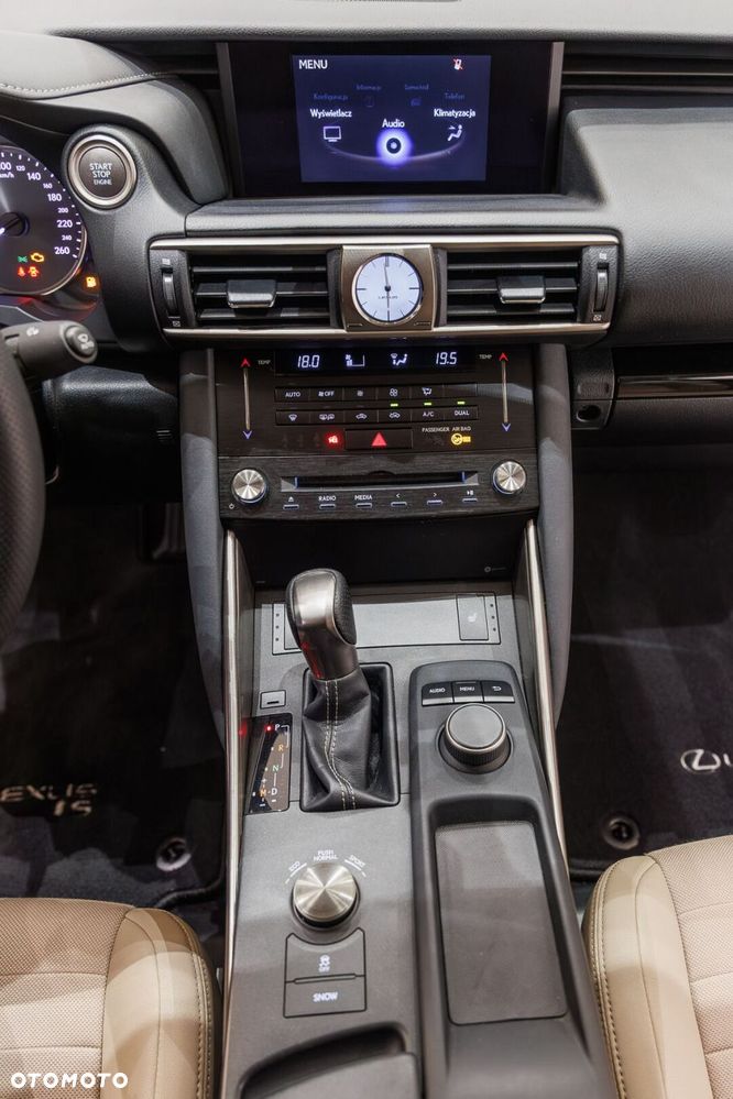 Lexus IS 200t Elegance - 35