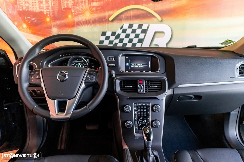 Volvo V40 2.0 D3 Momentum Geartronic — fotografia 12