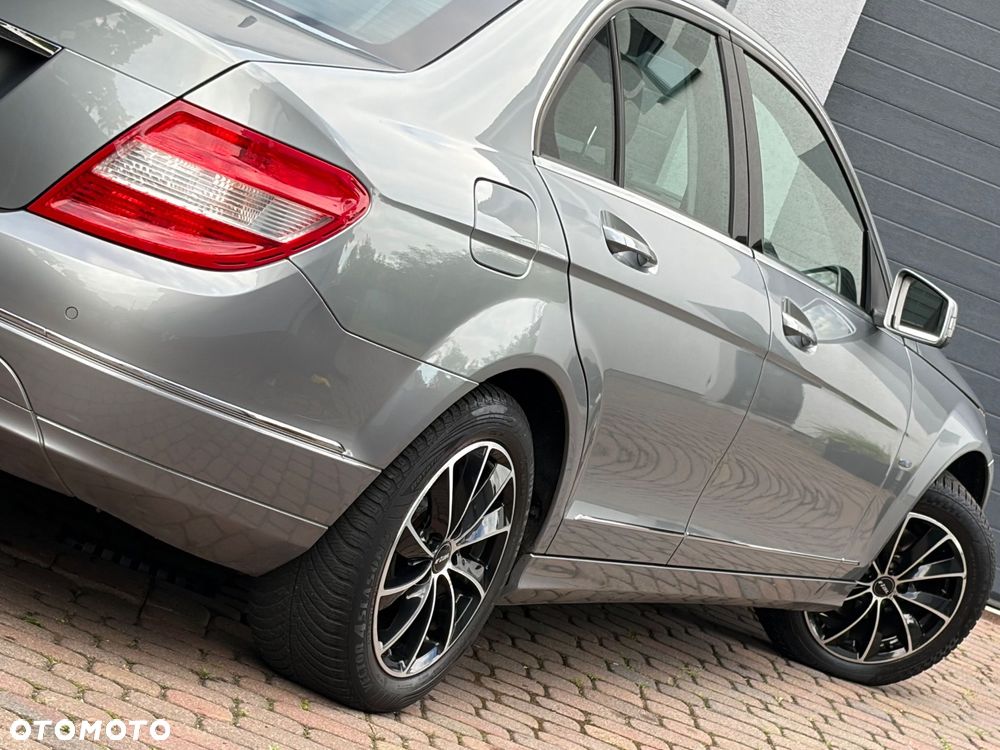 Mercedes-Benz Klasa C 180 Kompressor BlueEFFICIENCY Elegance - 9