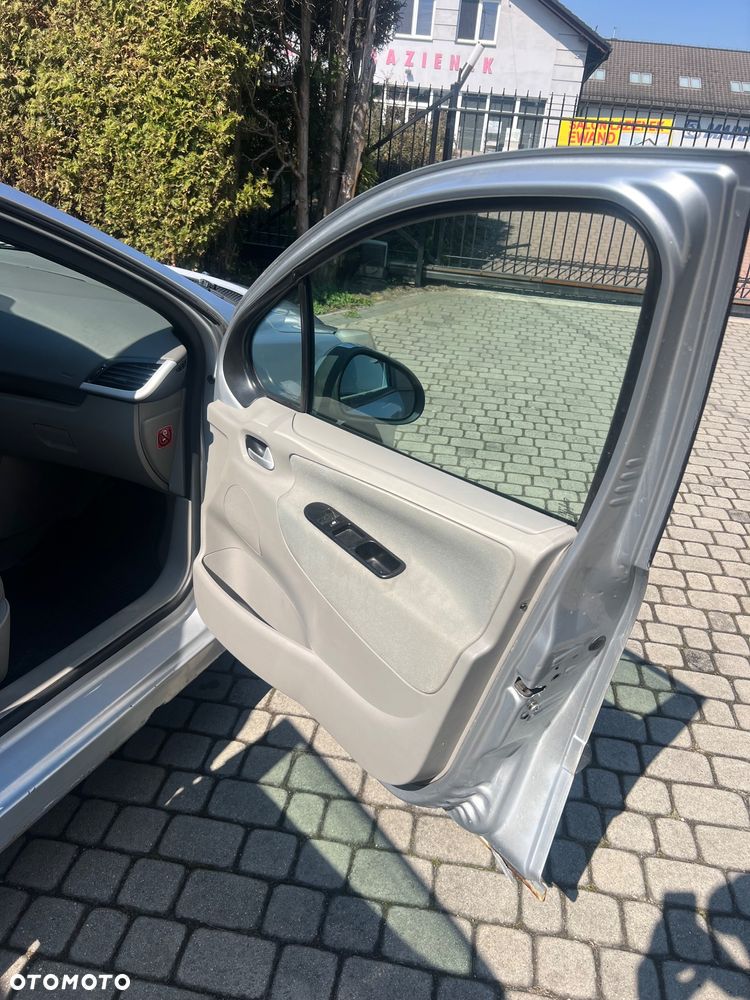 Peugeot 207 1.4 - 17