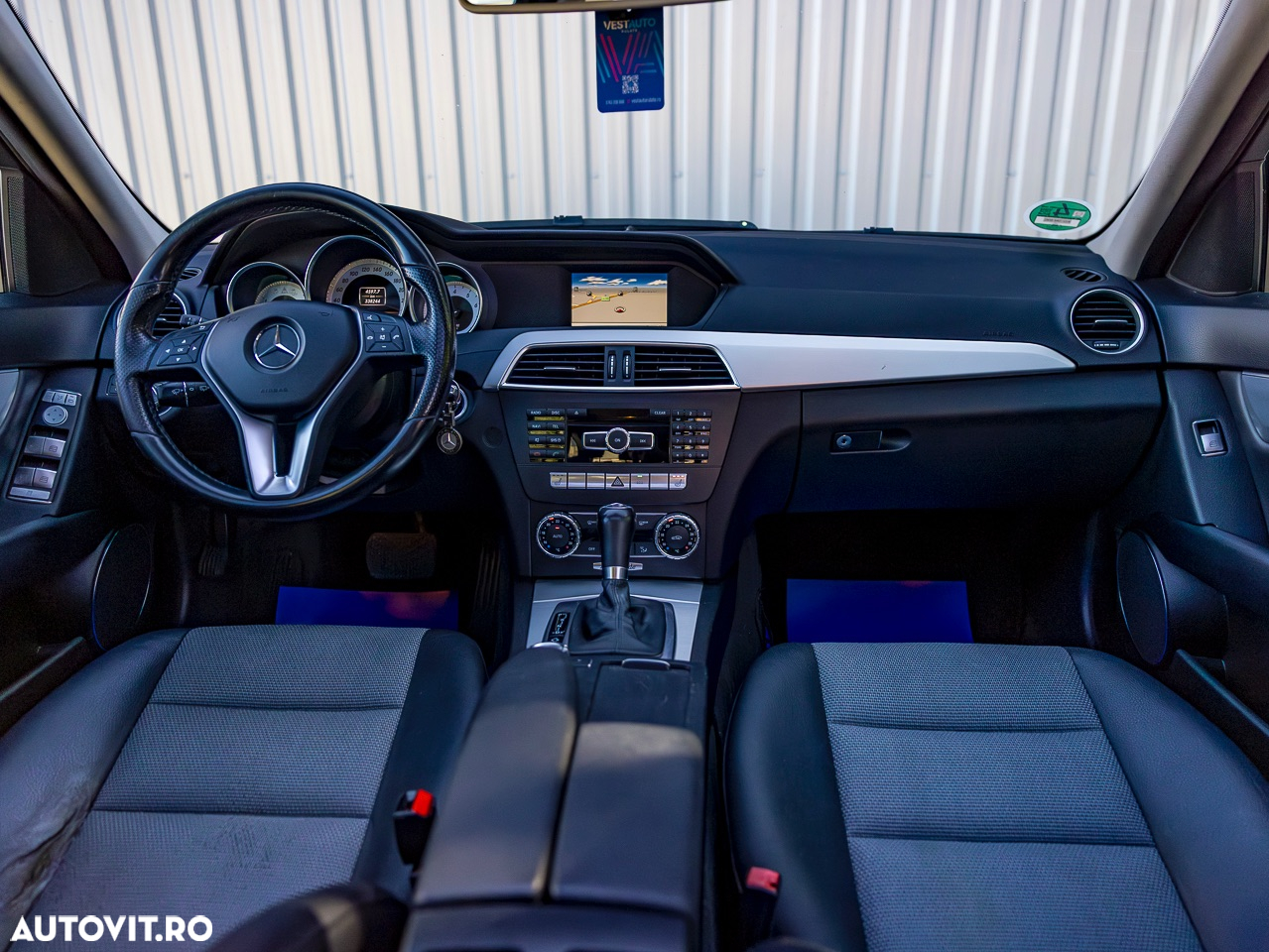 Mercedes-Benz C 180 T BlueEFFICIENCY 7G-TRONIC - 27