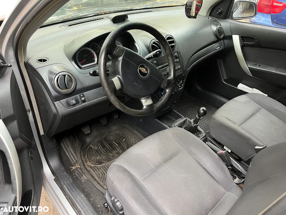 Dezmembrez Chevrolet Aveo gri argintiu 2006 1,4 benzina - 8