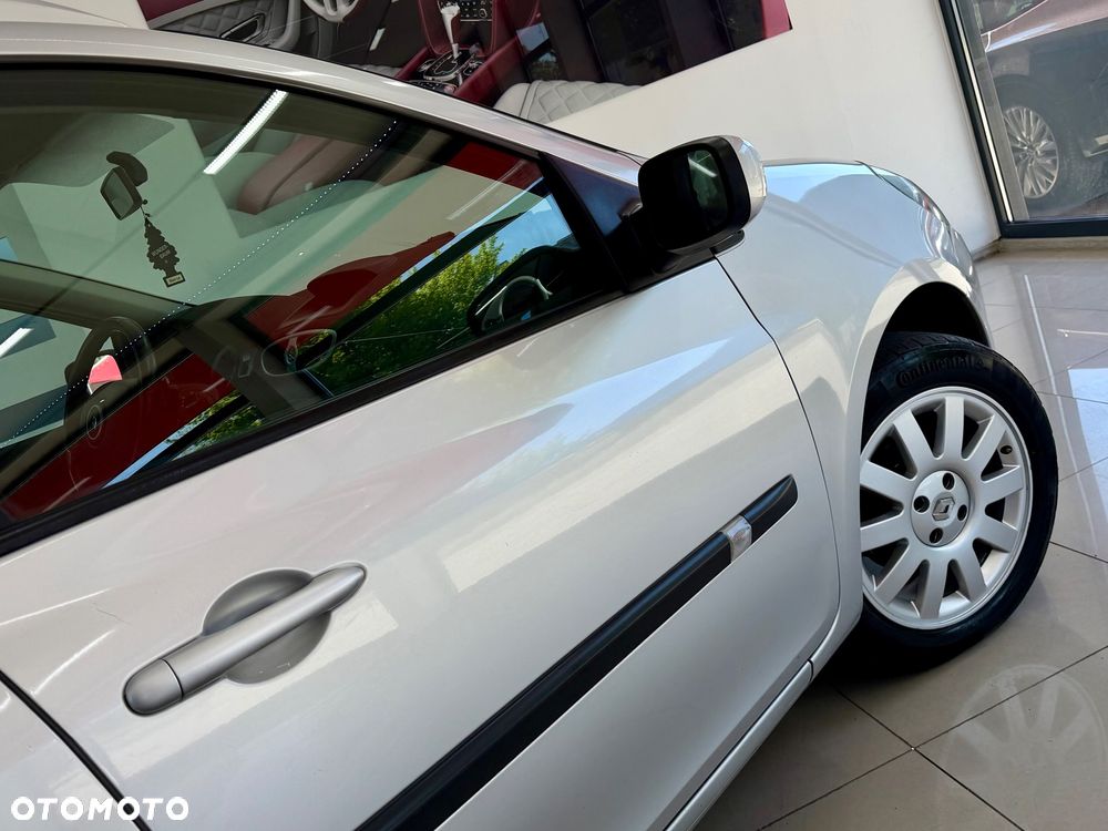 Renault Clio - 32