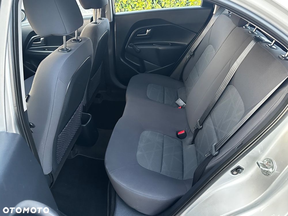 Kia Rio - 25