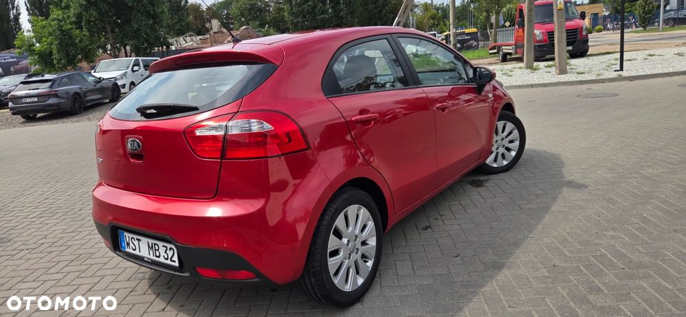 Kia Rio 1.2 Fifa World Cup Edition - 17