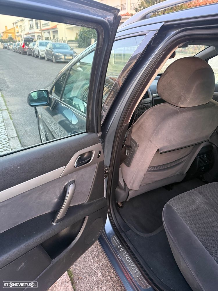 Peugeot 407 SW 2.0 HDi Executive - 23