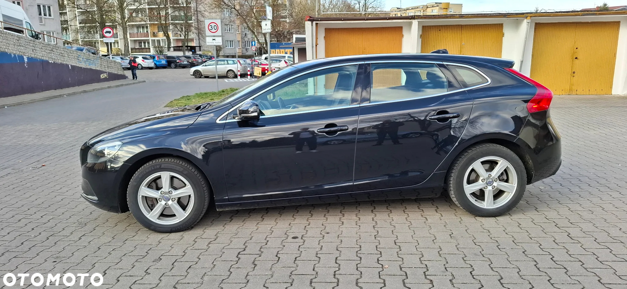 Volvo V40 D4 Drive-E R-Design Summum - 9