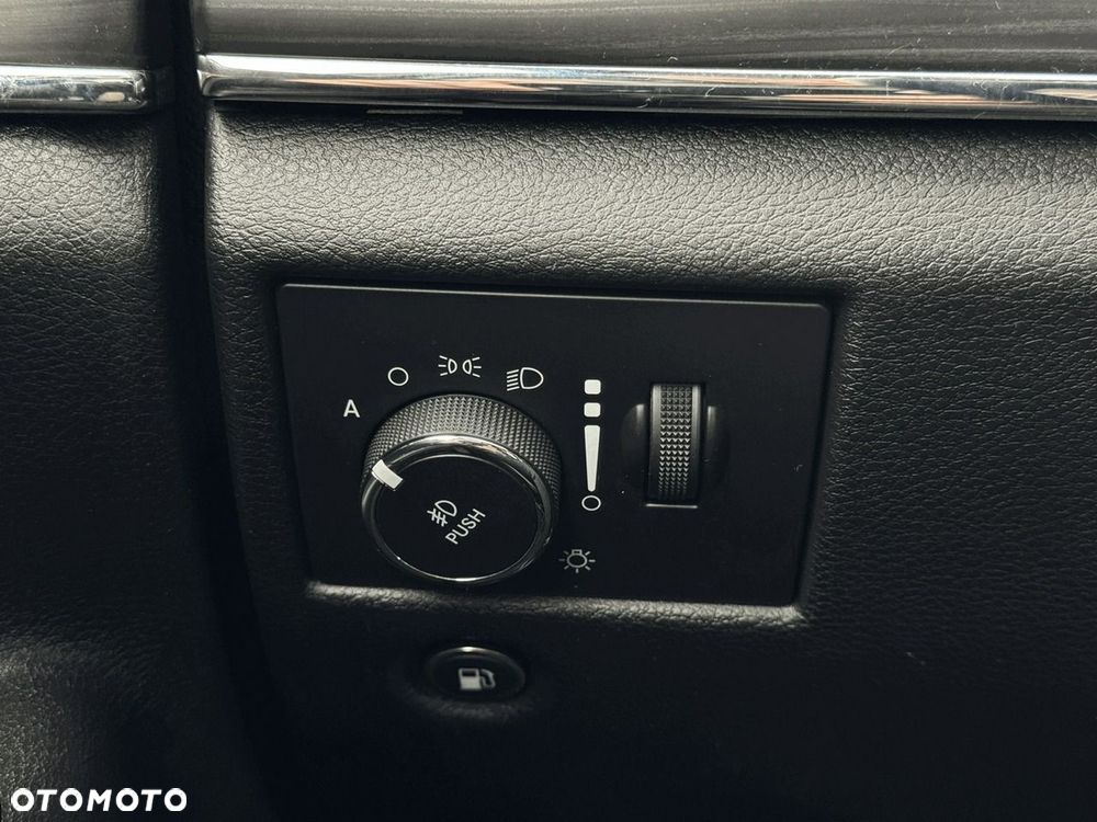 Jeep Grand Cherokee - 28