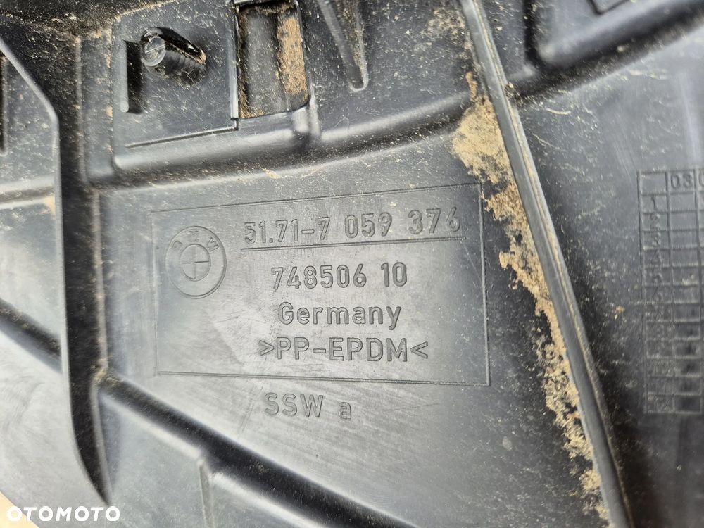 BMW 1 E81 E87 04- prawe nadkole przednie lifting LCI - 2