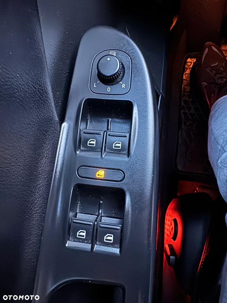 Volkswagen Passat 2.0 TDI DPF Highline - 21