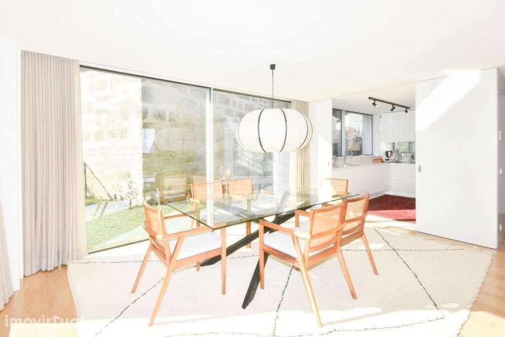 Moradia T4 em Condomínio Fechado com Piscina e Jardim - Grande imagem: 3/40