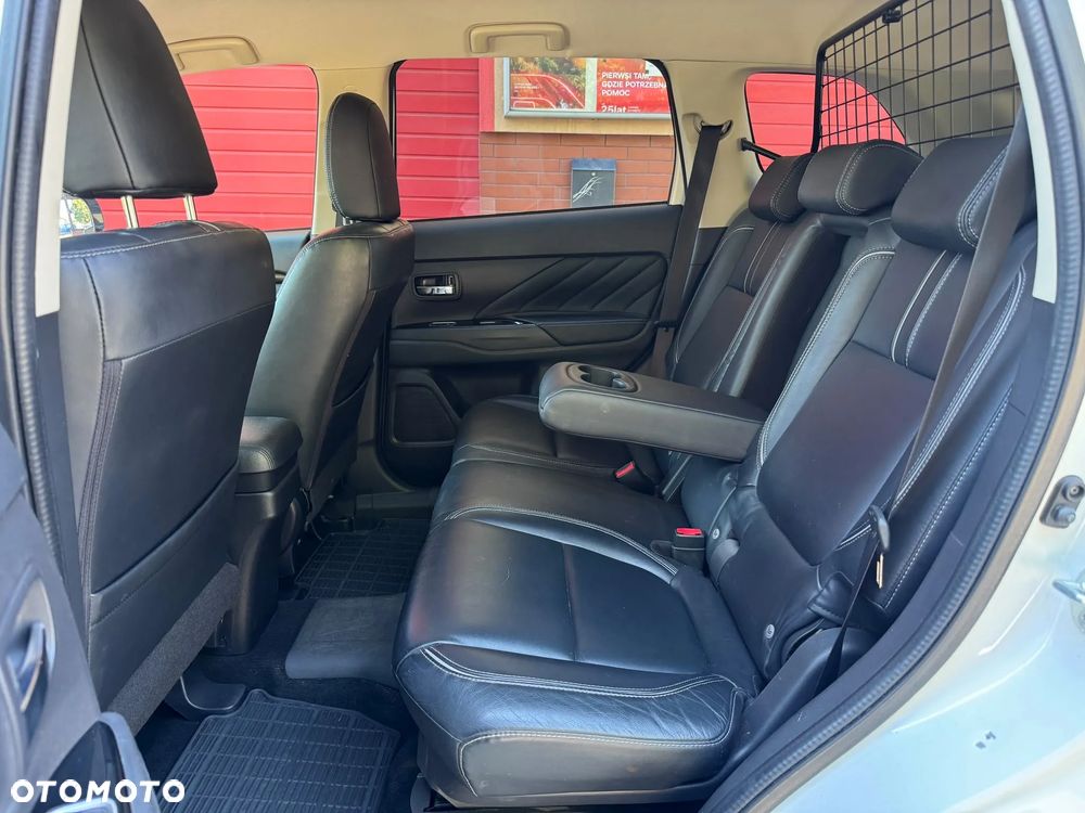 Mitsubishi Outlander - 10