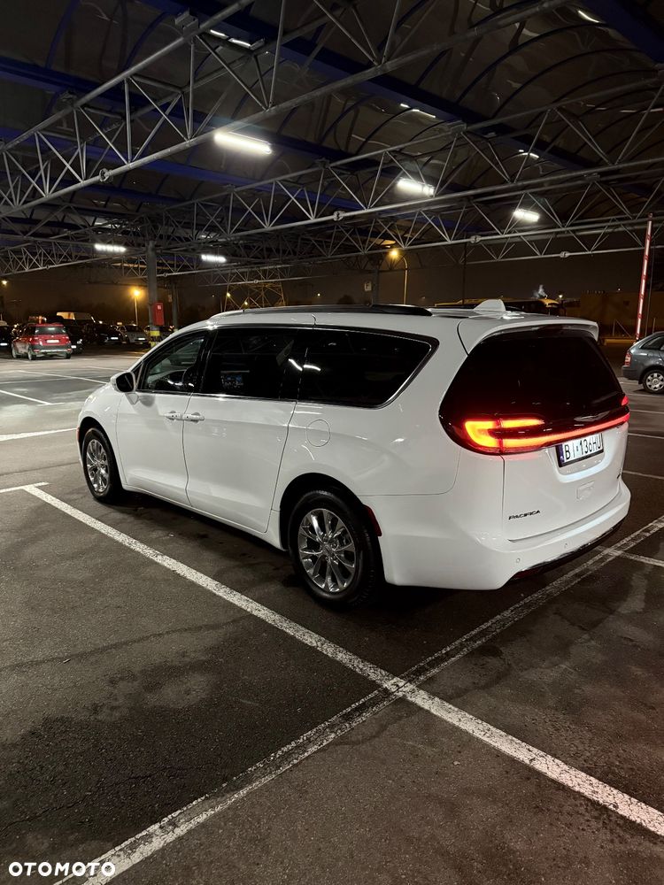 Chrysler Pacifica - 6