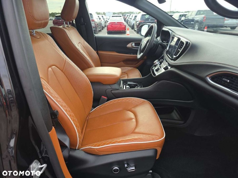 Chrysler Pacifica - 18