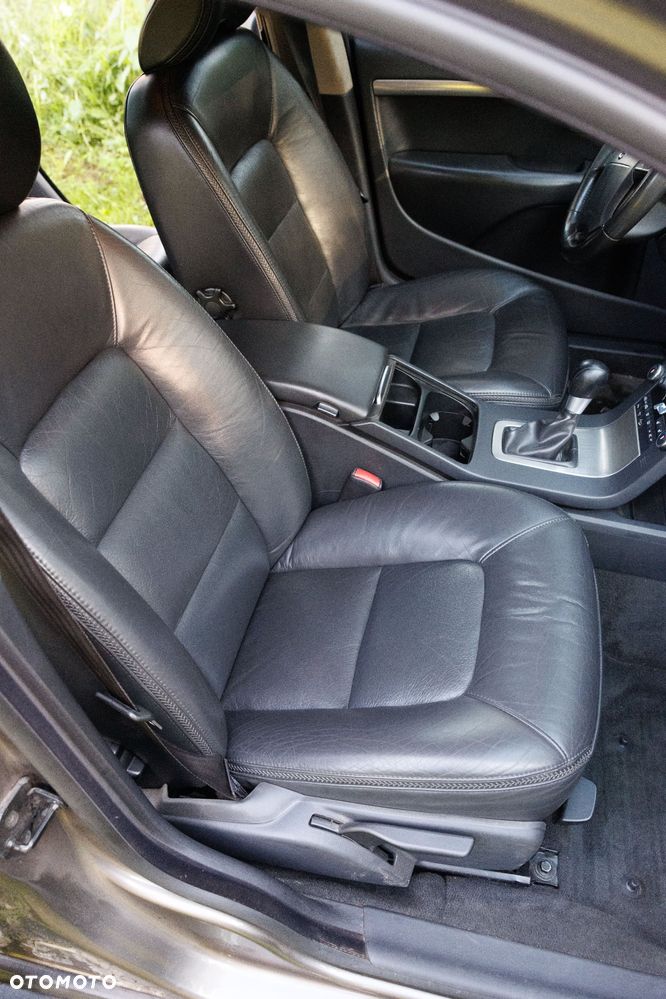 Volvo XC 70 2.4D AWD Momentum - 34