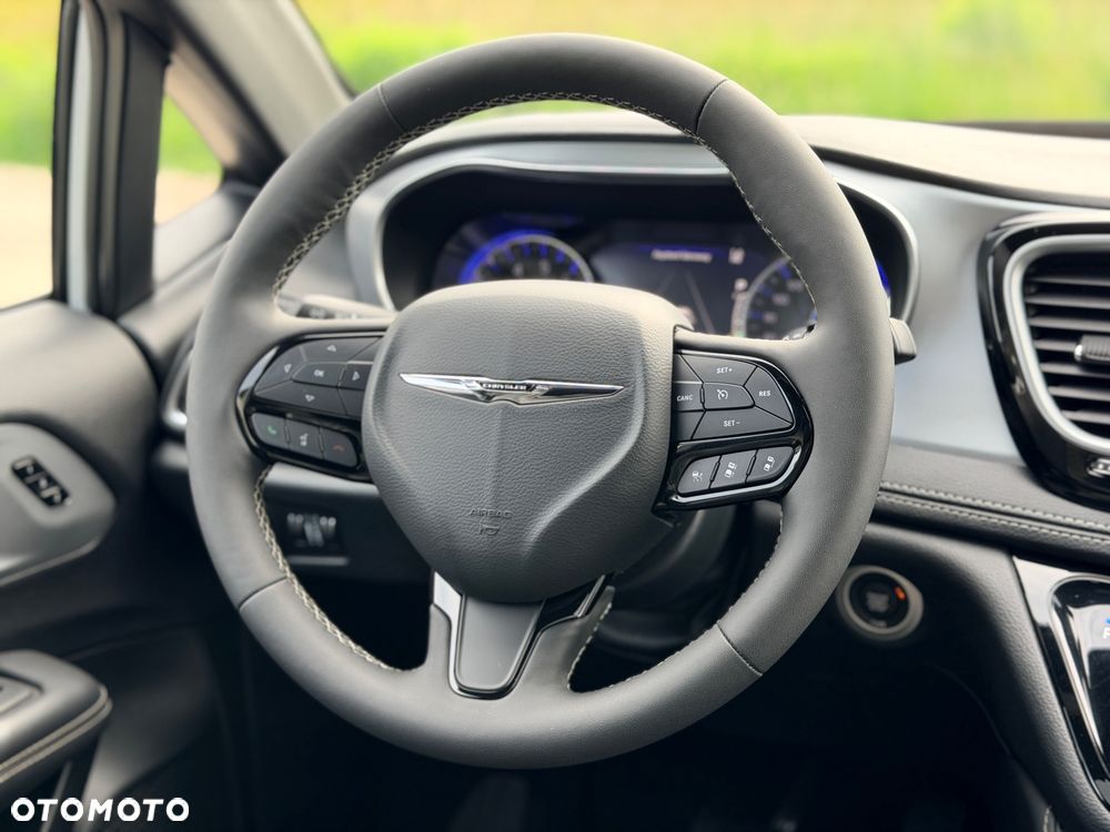 Chrysler Pacifica - 25