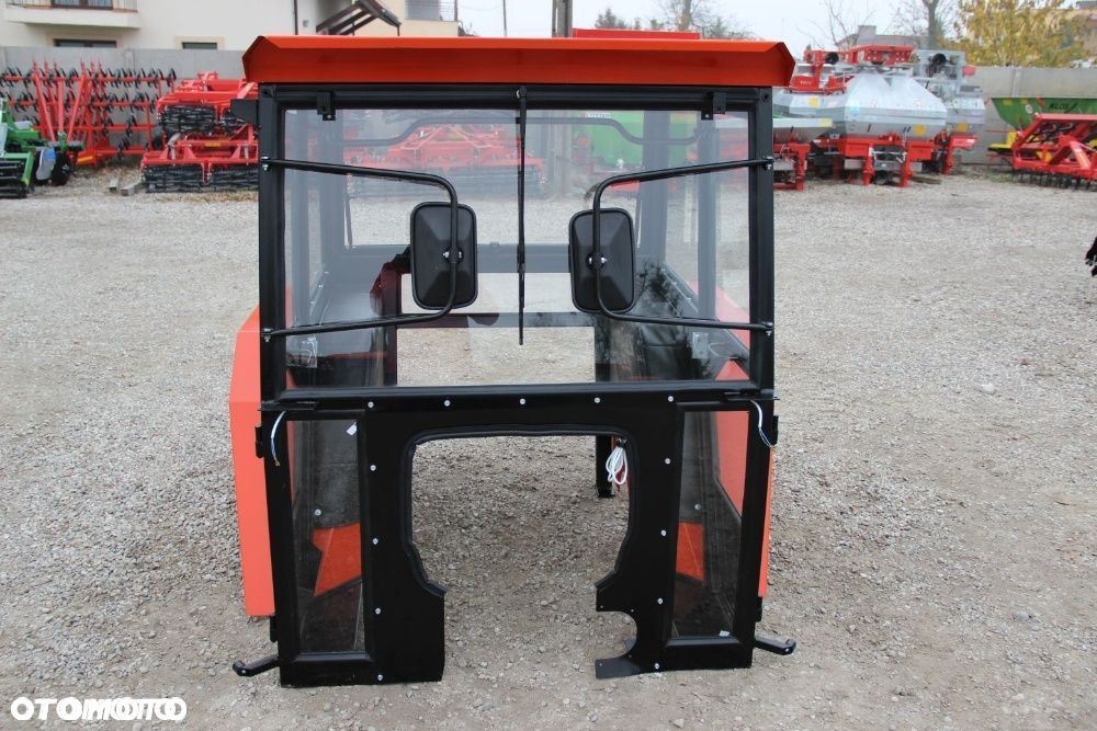 Kabina ciągnikowa do ciągnika C 330 LUX z błotnikami SZYSZKA CE - 4
