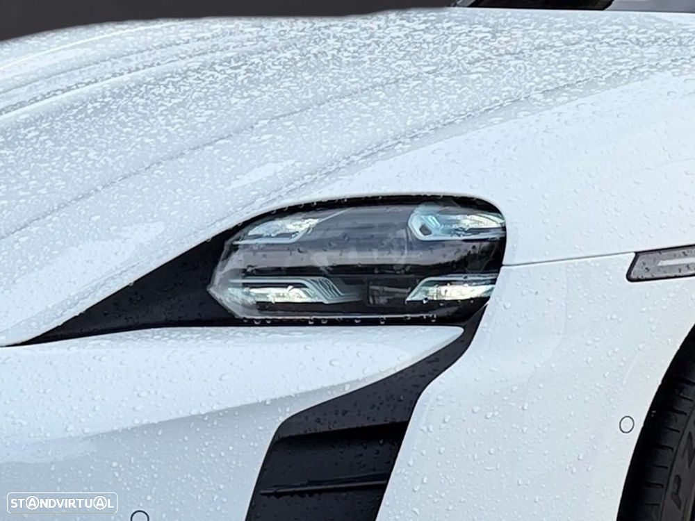 Porsche Taycan Turbo S - 8