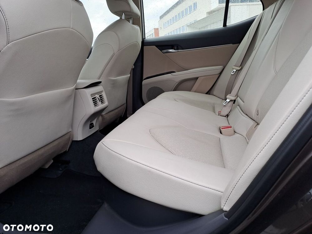 Toyota Camry 2.5 Hybrid Comfort CVT - 23
