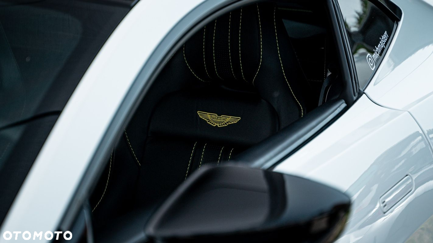 Aston Martin Vantage - 34